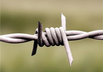 ลวดหนาม Concertina Twisted Single Twisted ทนทานต่อการกัดกร่อนและการเกิดออกซิเดชัน